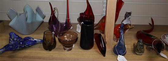 Sixteen items of Studio and coloured glassware